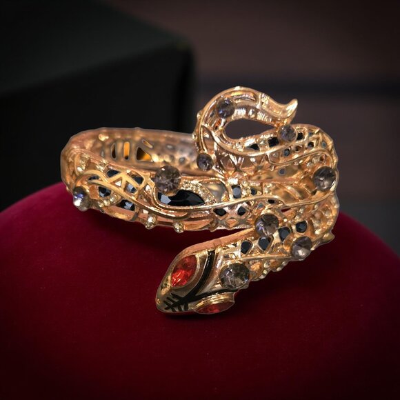 GOLD SNAKE BRACELET W RHINESTONES  7 INCHES - Picture 4 of 4